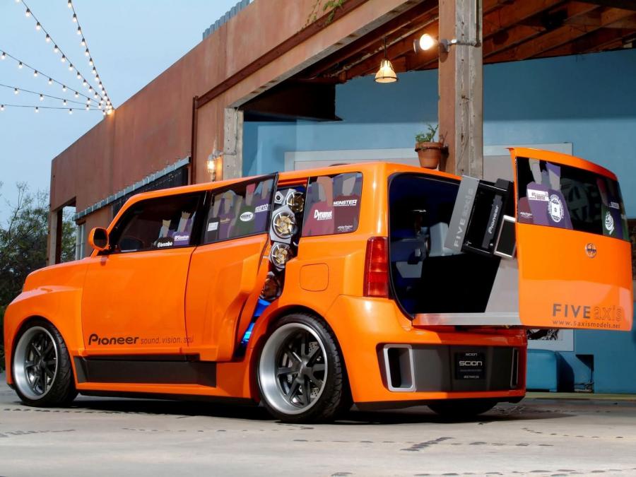  Scion xB DJ Widebody Concept by Five Axis 2005 года  (фото 4 из 12)